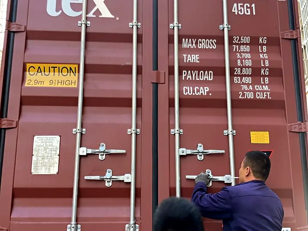Sealing a container door lock