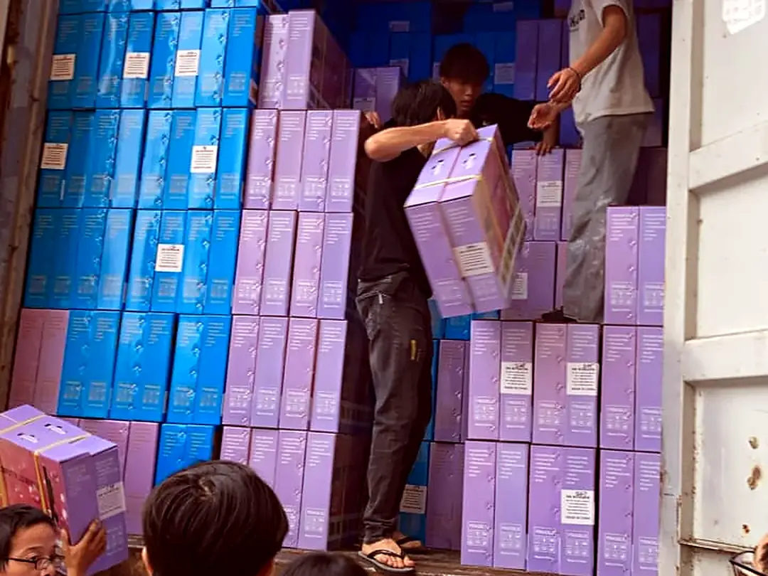 Team unloading boxes